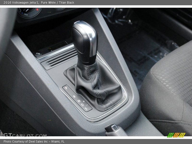 Pure White / Titan Black 2016 Volkswagen Jetta S