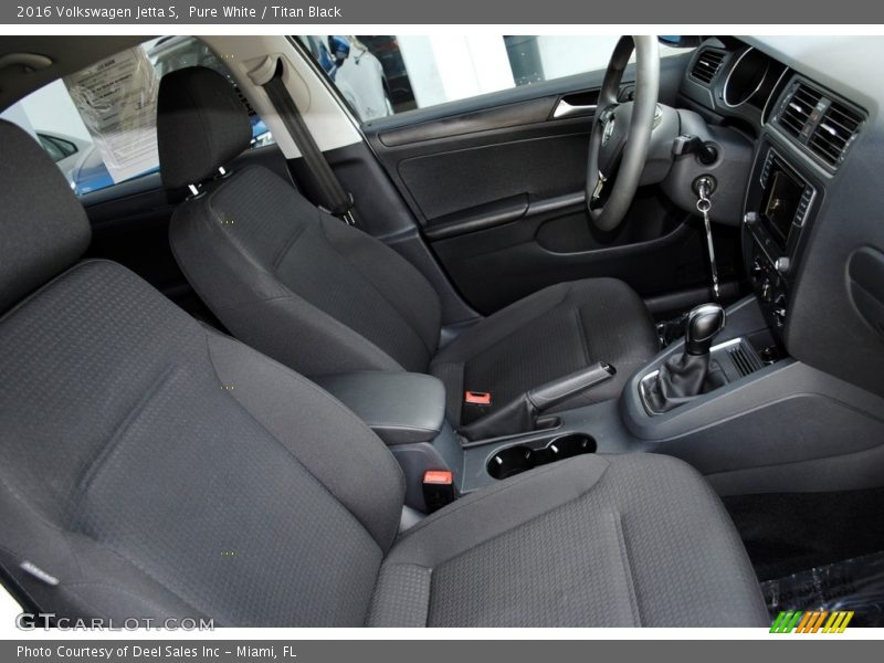 Pure White / Titan Black 2016 Volkswagen Jetta S