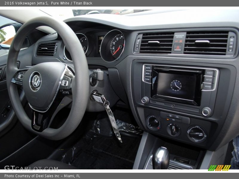 Pure White / Titan Black 2016 Volkswagen Jetta S