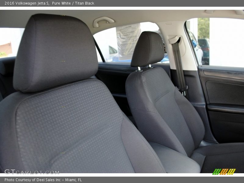 Pure White / Titan Black 2016 Volkswagen Jetta S