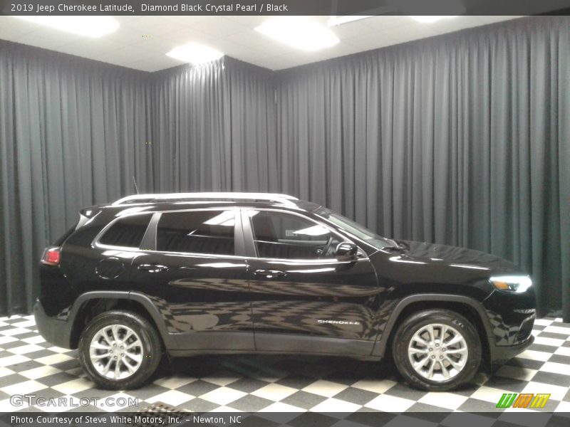 Diamond Black Crystal Pearl / Black 2019 Jeep Cherokee Latitude