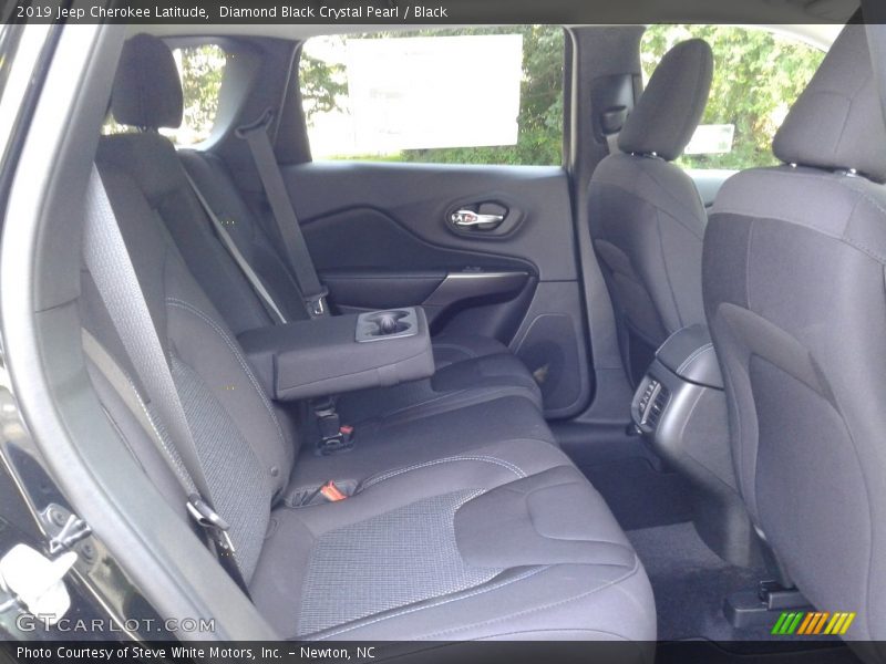 Diamond Black Crystal Pearl / Black 2019 Jeep Cherokee Latitude