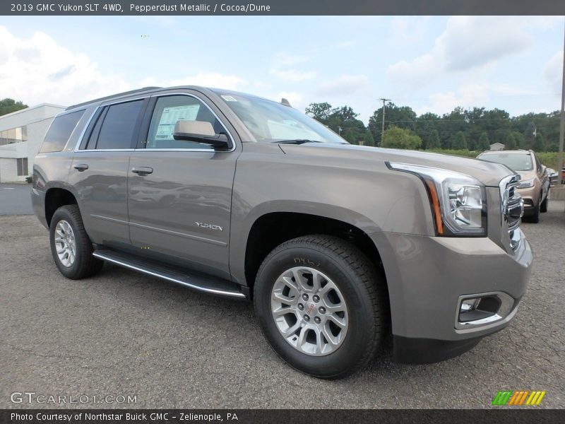 Front 3/4 View of 2019 Yukon SLT 4WD