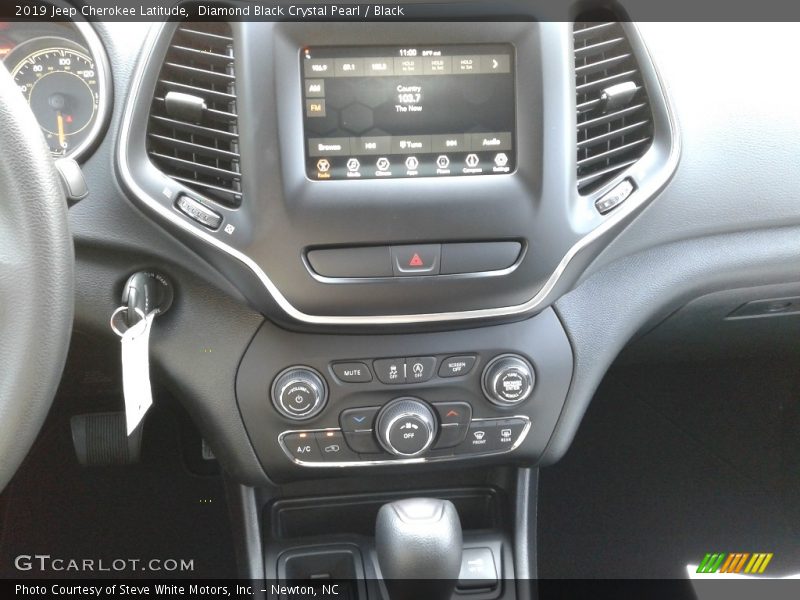 Diamond Black Crystal Pearl / Black 2019 Jeep Cherokee Latitude
