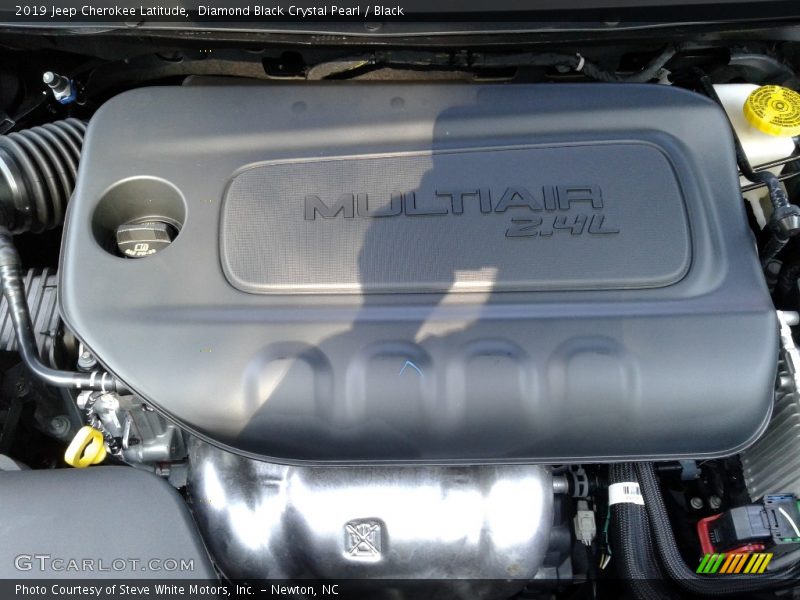 Diamond Black Crystal Pearl / Black 2019 Jeep Cherokee Latitude