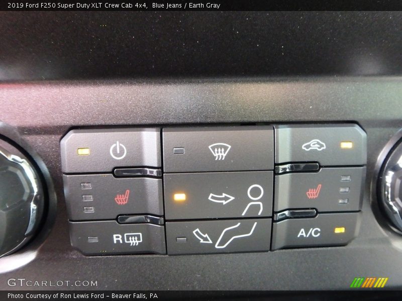 Controls of 2019 F250 Super Duty XLT Crew Cab 4x4