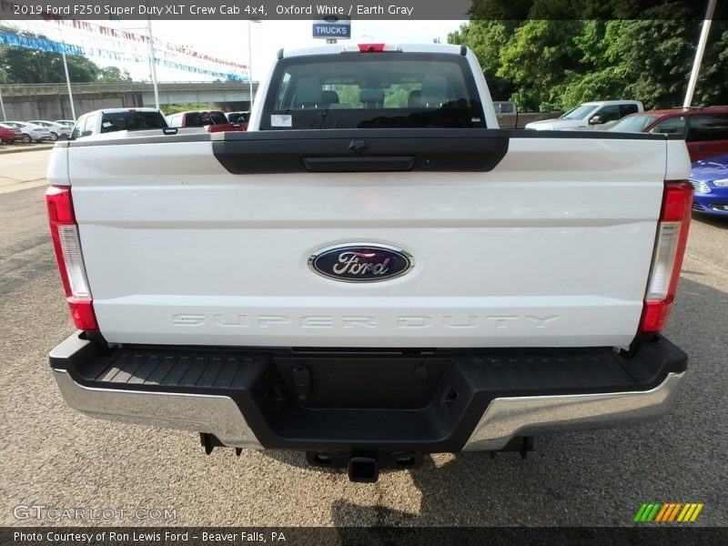 Oxford White / Earth Gray 2019 Ford F250 Super Duty XLT Crew Cab 4x4