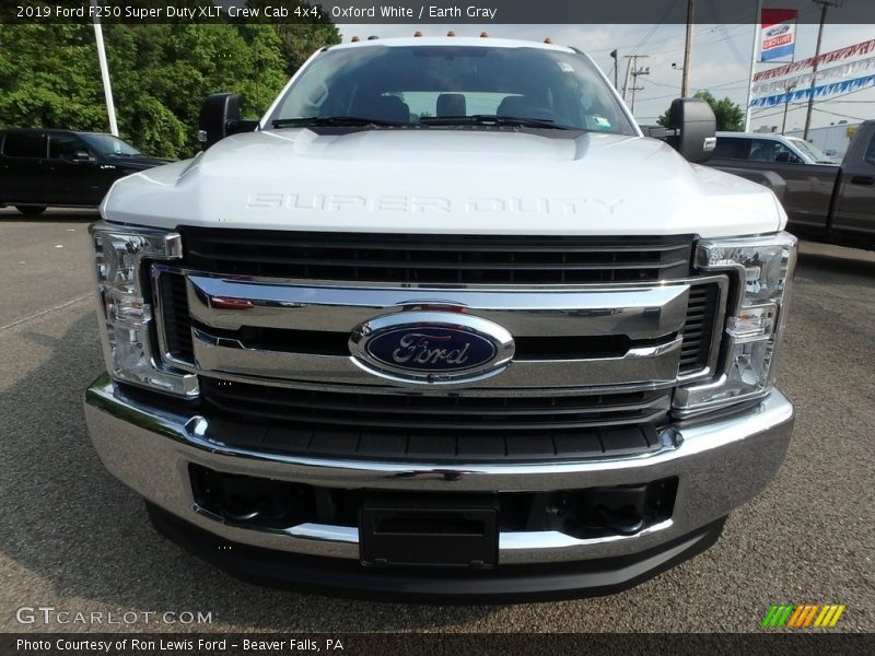 Oxford White / Earth Gray 2019 Ford F250 Super Duty XLT Crew Cab 4x4
