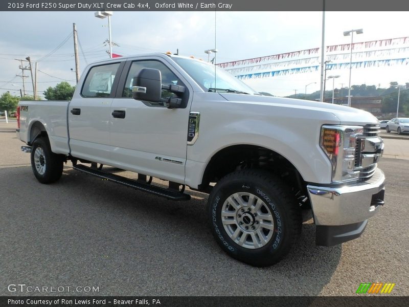 Oxford White / Earth Gray 2019 Ford F250 Super Duty XLT Crew Cab 4x4