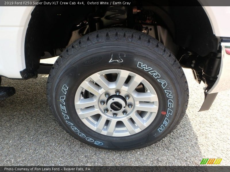 Oxford White / Earth Gray 2019 Ford F250 Super Duty XLT Crew Cab 4x4