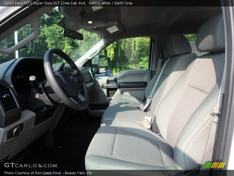Oxford White / Earth Gray 2019 Ford F250 Super Duty XLT Crew Cab 4x4