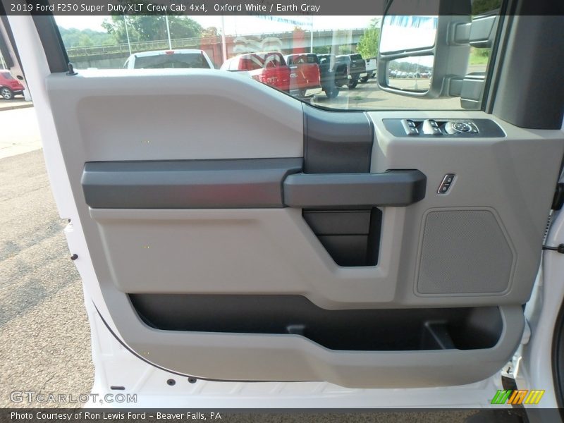 Oxford White / Earth Gray 2019 Ford F250 Super Duty XLT Crew Cab 4x4