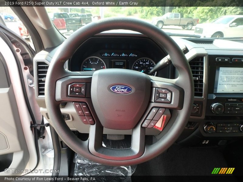 Oxford White / Earth Gray 2019 Ford F250 Super Duty XLT Crew Cab 4x4