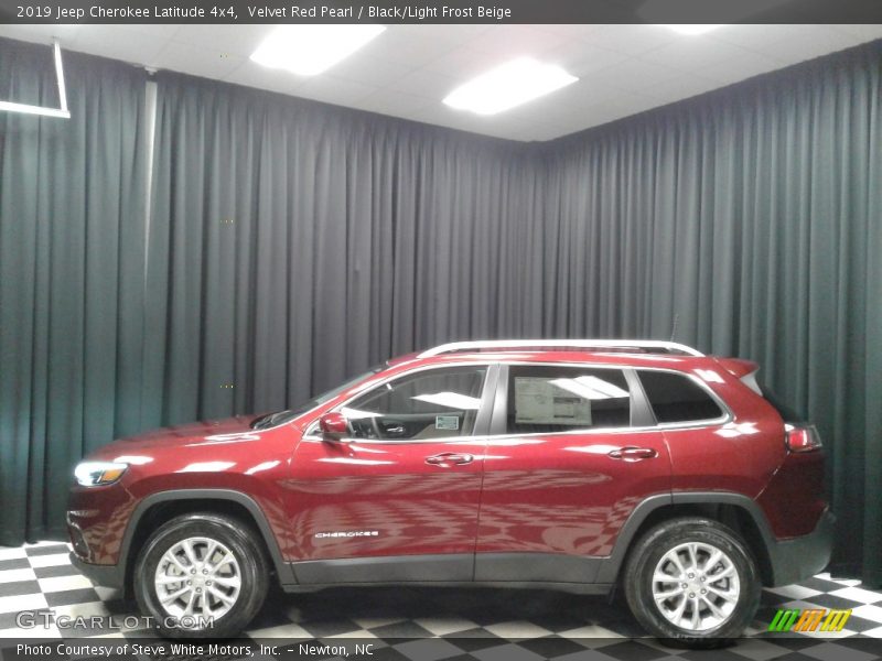 Velvet Red Pearl / Black/Light Frost Beige 2019 Jeep Cherokee Latitude 4x4