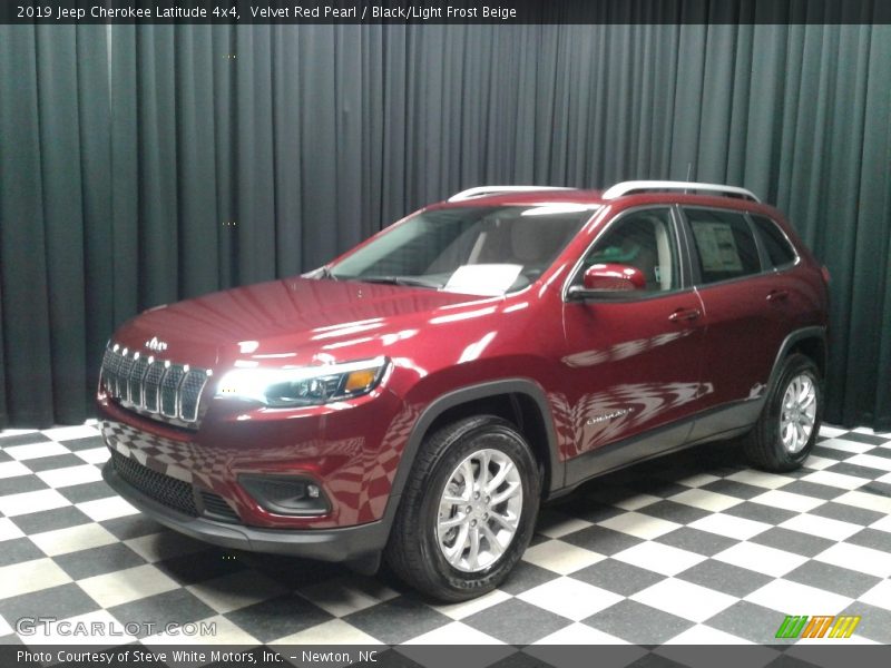Velvet Red Pearl / Black/Light Frost Beige 2019 Jeep Cherokee Latitude 4x4