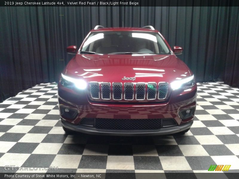Velvet Red Pearl / Black/Light Frost Beige 2019 Jeep Cherokee Latitude 4x4