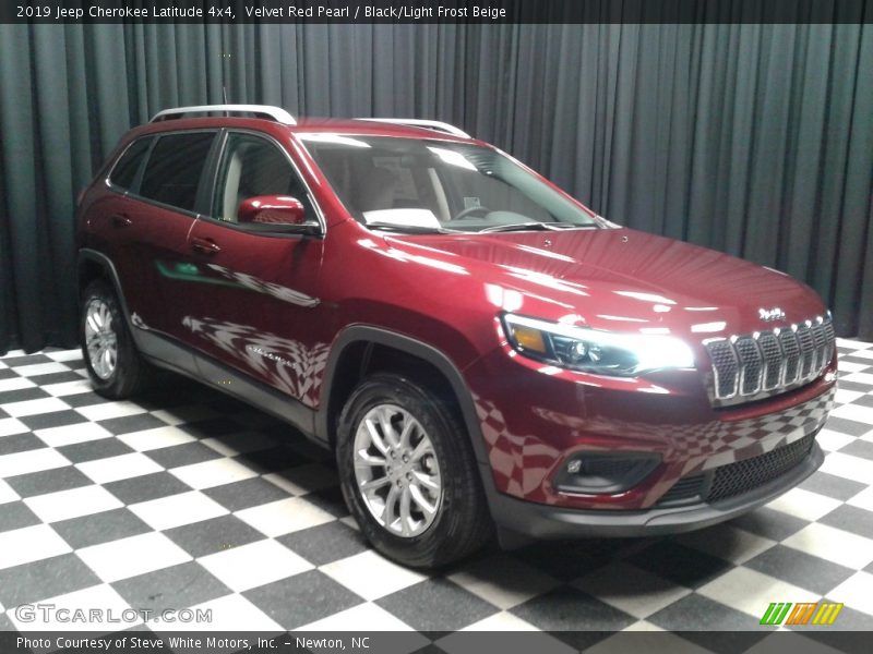 Velvet Red Pearl / Black/Light Frost Beige 2019 Jeep Cherokee Latitude 4x4