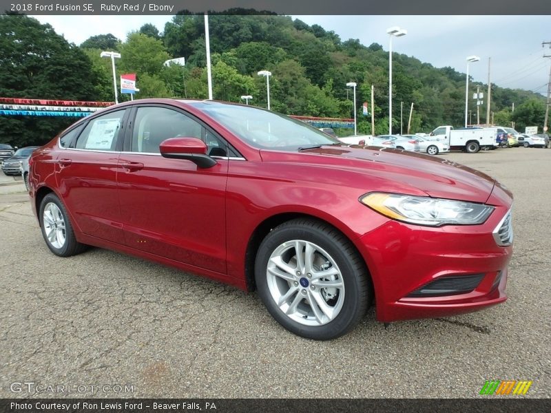 Front 3/4 View of 2018 Fusion SE