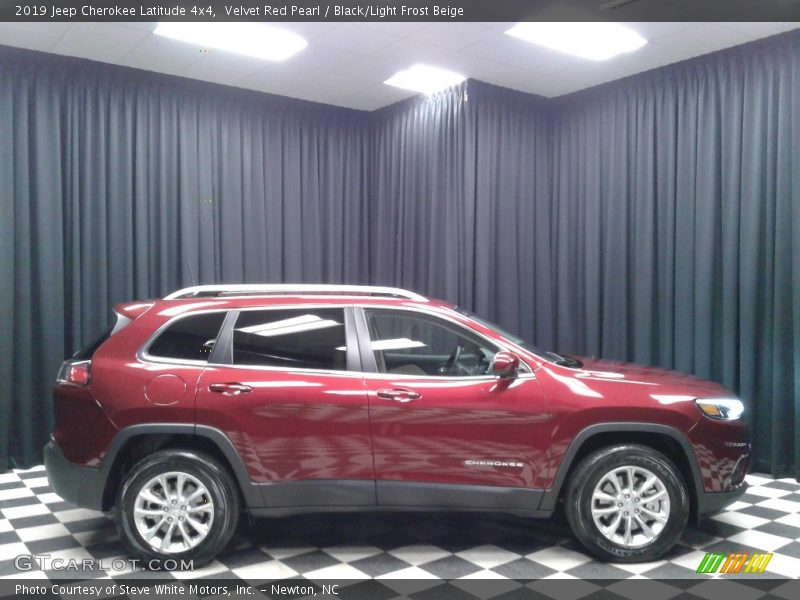 Velvet Red Pearl / Black/Light Frost Beige 2019 Jeep Cherokee Latitude 4x4
