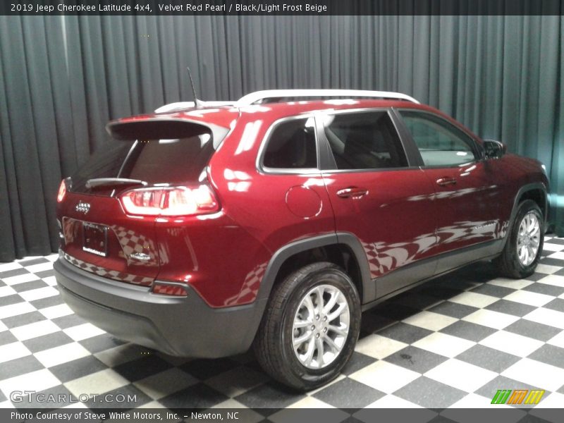 Velvet Red Pearl / Black/Light Frost Beige 2019 Jeep Cherokee Latitude 4x4