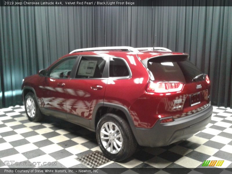 Velvet Red Pearl / Black/Light Frost Beige 2019 Jeep Cherokee Latitude 4x4