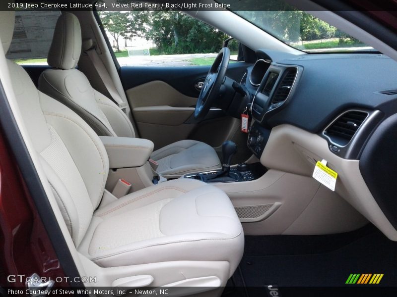 Velvet Red Pearl / Black/Light Frost Beige 2019 Jeep Cherokee Latitude 4x4