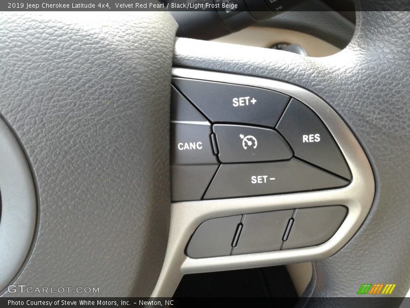 Velvet Red Pearl / Black/Light Frost Beige 2019 Jeep Cherokee Latitude 4x4