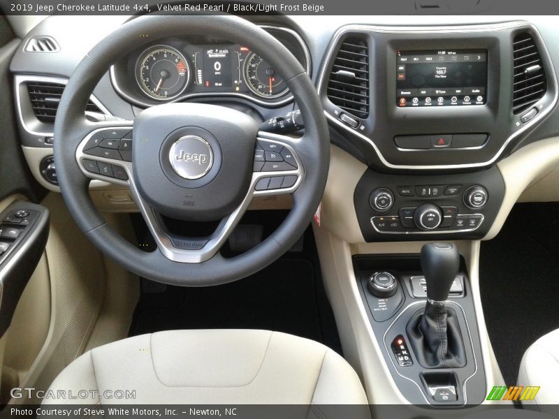 Velvet Red Pearl / Black/Light Frost Beige 2019 Jeep Cherokee Latitude 4x4
