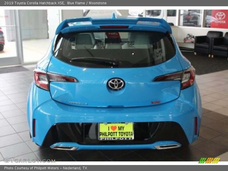 Blue Flame / Moonstone 2019 Toyota Corolla Hatchback XSE