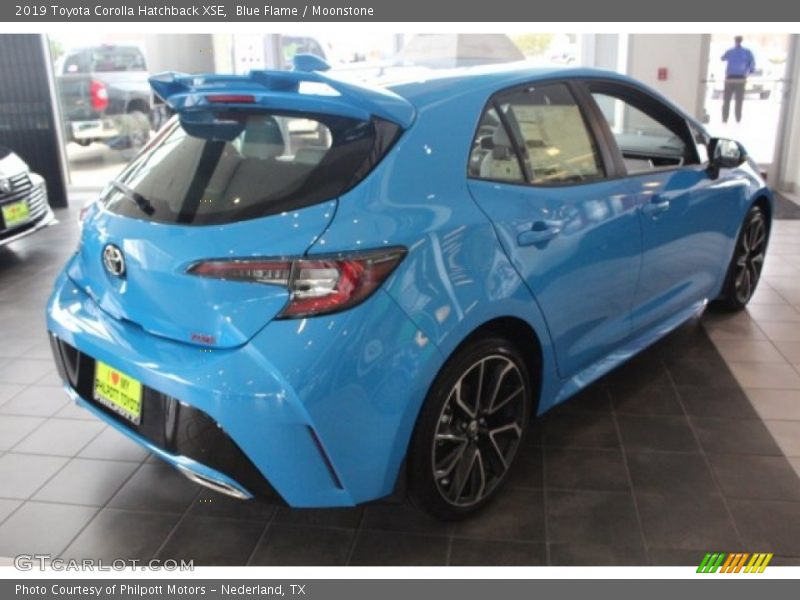 Blue Flame / Moonstone 2019 Toyota Corolla Hatchback XSE