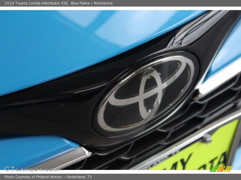 Blue Flame / Moonstone 2019 Toyota Corolla Hatchback XSE