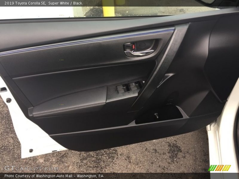 Super White / Black 2019 Toyota Corolla SE