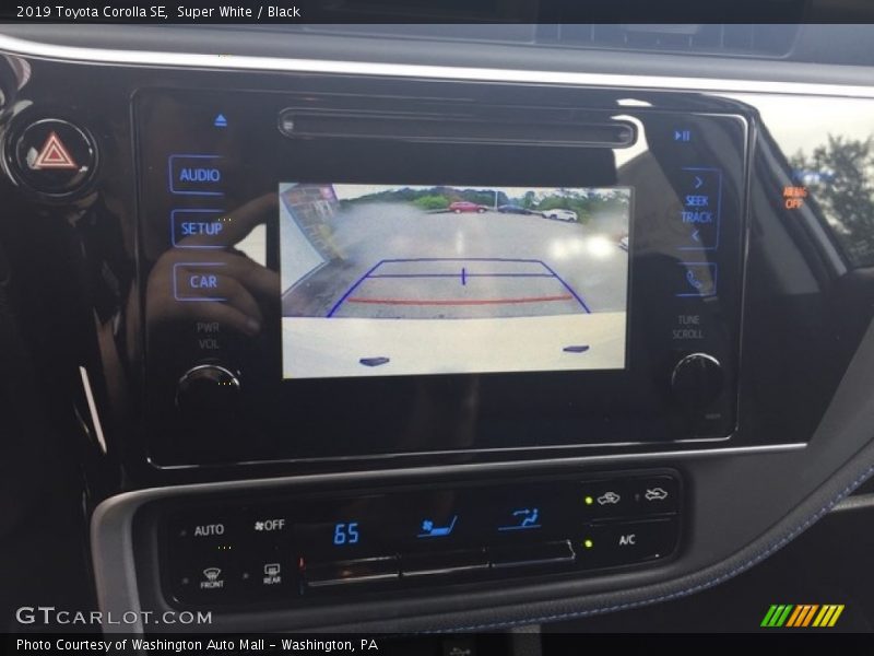 Super White / Black 2019 Toyota Corolla SE