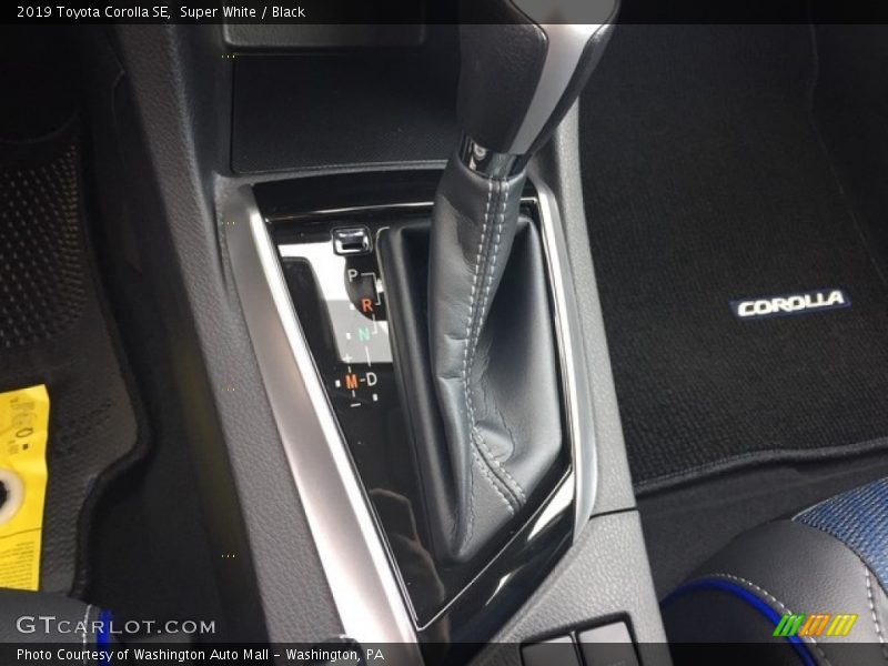 Super White / Black 2019 Toyota Corolla SE