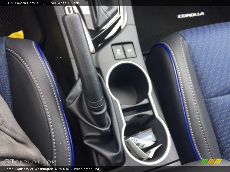 Super White / Black 2019 Toyota Corolla SE