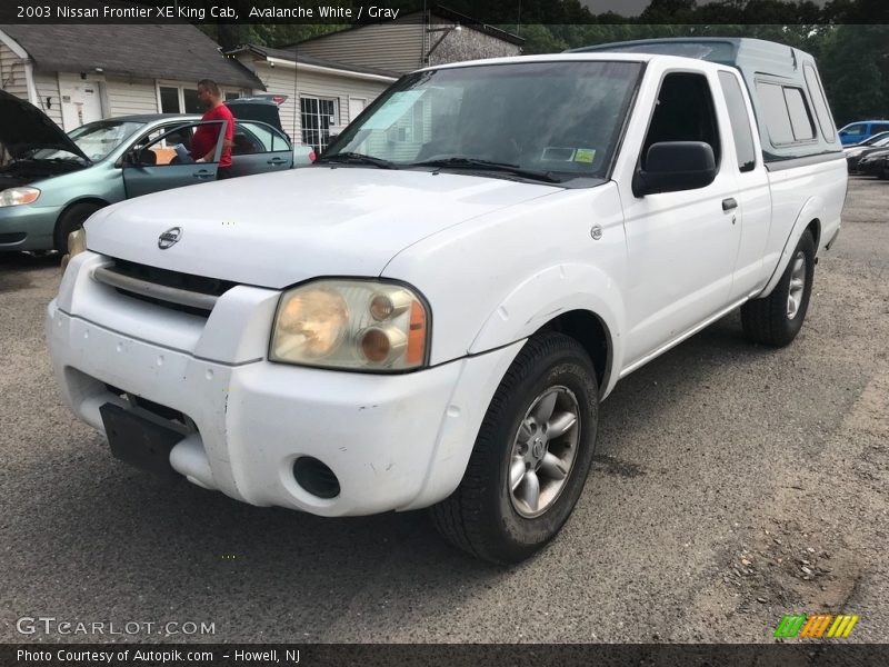 Avalanche White / Gray 2003 Nissan Frontier XE King Cab