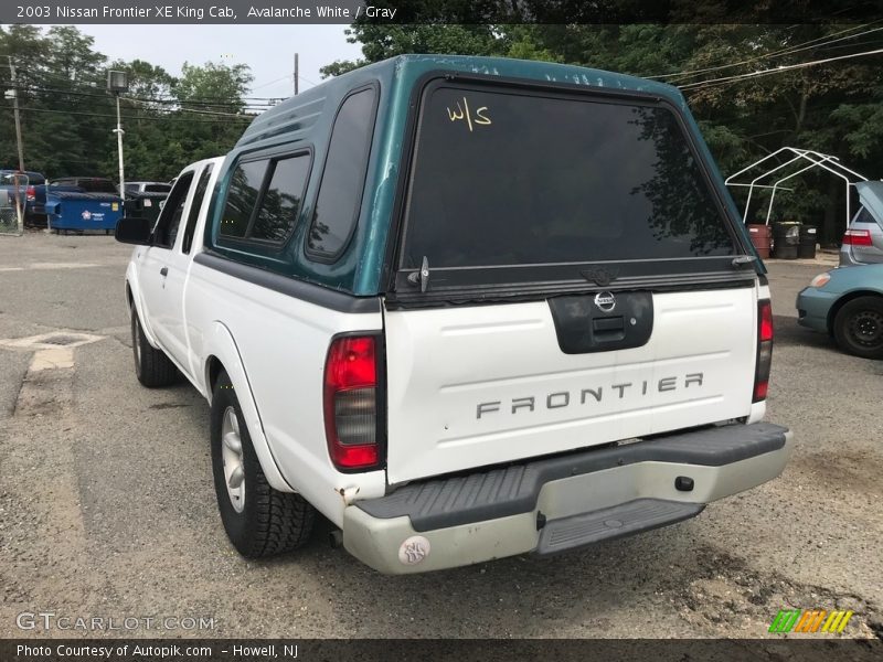 Avalanche White / Gray 2003 Nissan Frontier XE King Cab