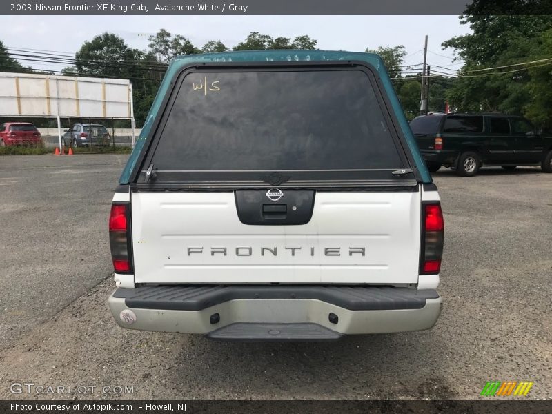 Avalanche White / Gray 2003 Nissan Frontier XE King Cab