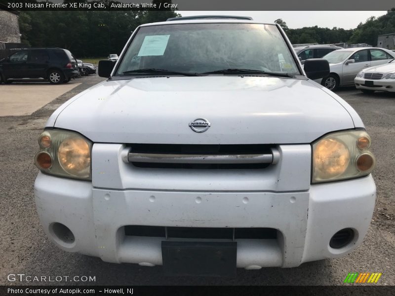 Avalanche White / Gray 2003 Nissan Frontier XE King Cab