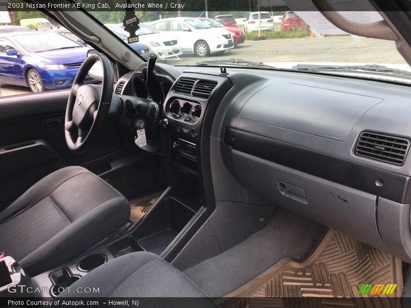 Avalanche White / Gray 2003 Nissan Frontier XE King Cab