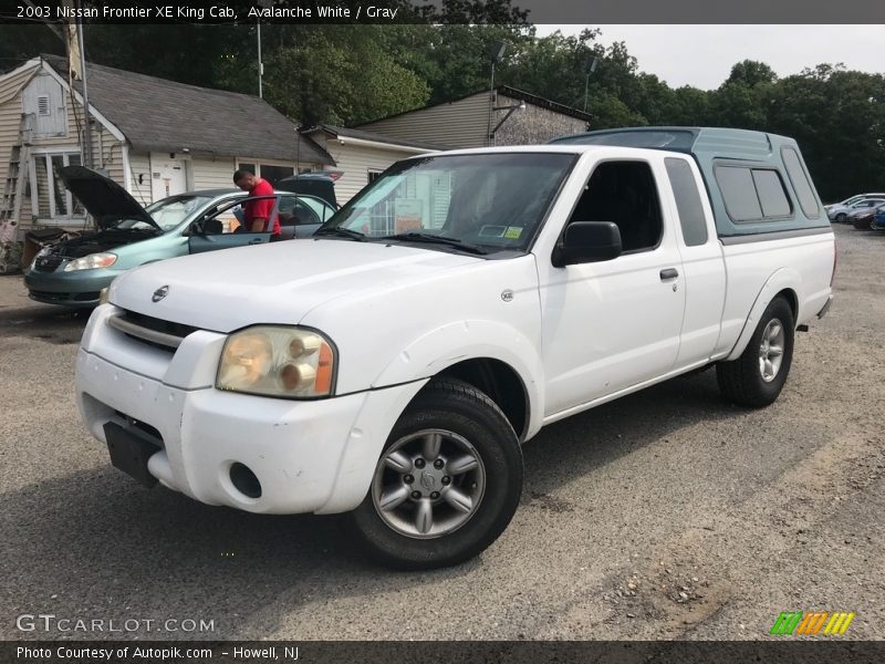 Avalanche White / Gray 2003 Nissan Frontier XE King Cab