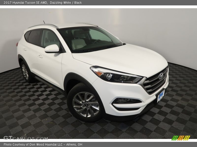 Dazzling White / Black 2017 Hyundai Tucson SE AWD