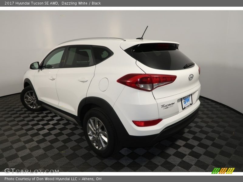 Dazzling White / Black 2017 Hyundai Tucson SE AWD