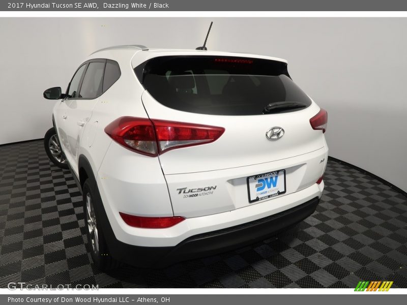 Dazzling White / Black 2017 Hyundai Tucson SE AWD