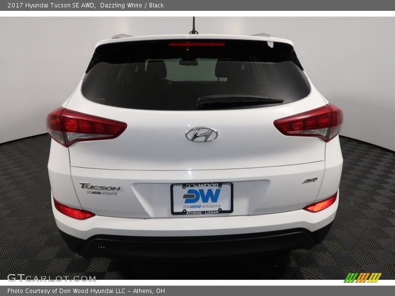 Dazzling White / Black 2017 Hyundai Tucson SE AWD