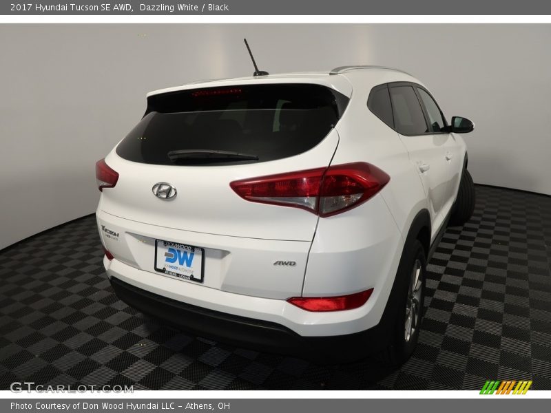 Dazzling White / Black 2017 Hyundai Tucson SE AWD
