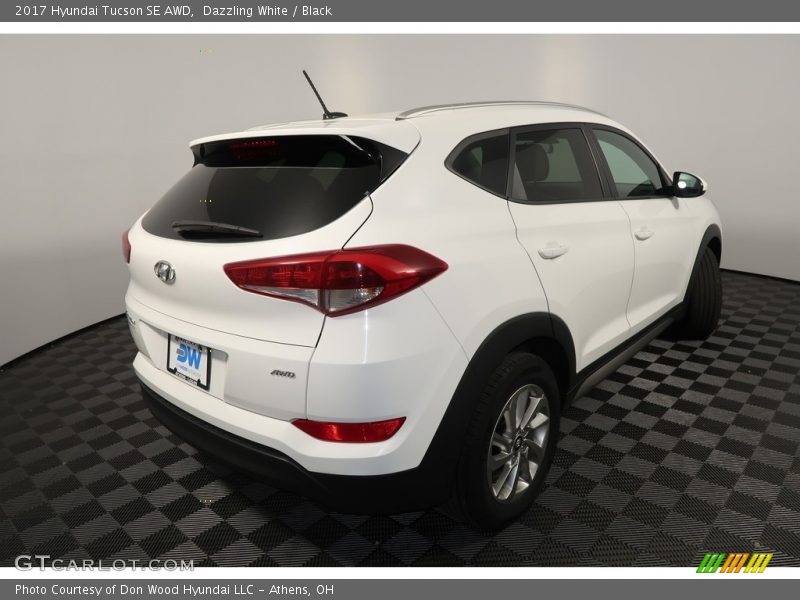 Dazzling White / Black 2017 Hyundai Tucson SE AWD