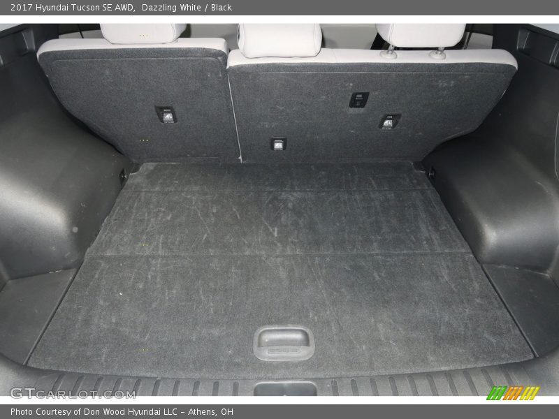Dazzling White / Black 2017 Hyundai Tucson SE AWD