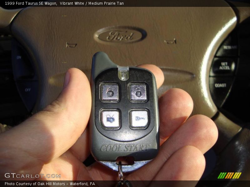 Vibrant White / Medium Prairie Tan 1999 Ford Taurus SE Wagon