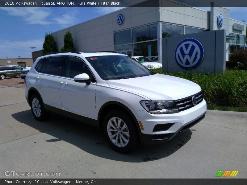 Pure White / Titan Black 2018 Volkswagen Tiguan SE 4MOTION